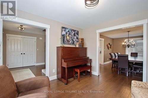 86 Mill Street, Middlesex Centre (Ilderton), ON - Indoor Photo Showing Living Room