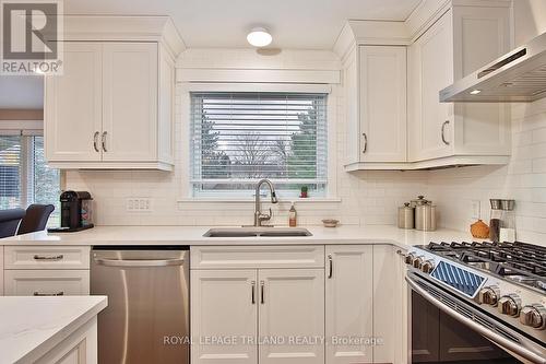 86 Mill Street, Middlesex Centre (Ilderton), ON - Indoor Photo Showing Kitchen With Double Sink With Upgraded Kitchen