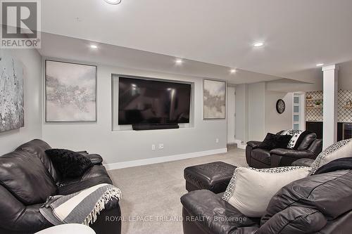 86 Mill Street, Middlesex Centre (Ilderton), ON - Indoor Photo Showing Living Room