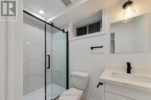 222 B Hibbert Avenue, Oshawa, ON - Indoor Photo Showing Bathroom