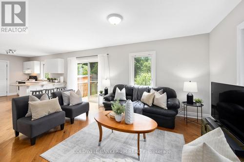 1677 Central Street, Pickering, ON - Indoor Photo Showing Living Room