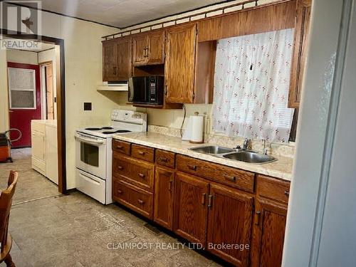 30 West Street, Sudbury Remote Area, ON - Indoor Photo Showing Kitchen With Double Sink