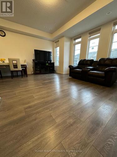 380 Twinflower Place, Milton, ON - Indoor Photo Showing Living Room