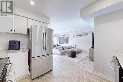 63 - 2441 Greenwich Drive, Oakville, ON - Indoor Photo Showing Kitchen