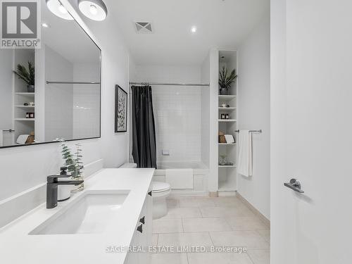 504 - 43 Hanna Avenue, Toronto, ON - Indoor Photo Showing Bathroom