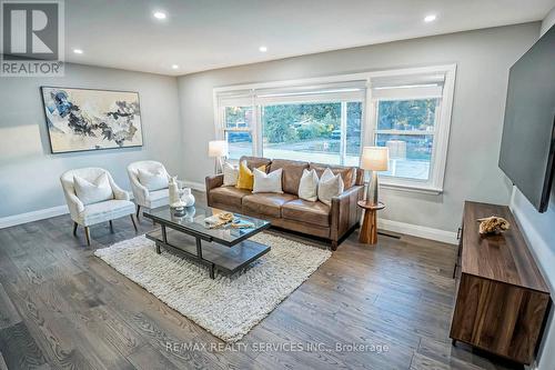 119 Court Street N, Milton, ON - Indoor Photo Showing Living Room