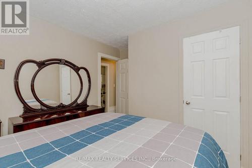 7746 Jubilee Drive, Niagara Falls, ON - Indoor Photo Showing Bedroom