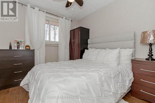 7746 Jubilee Drive, Niagara Falls, ON - Indoor Photo Showing Bedroom