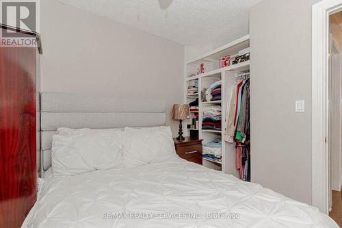 7746 Jubilee Drive, Niagara Falls, ON - Indoor Photo Showing Bedroom