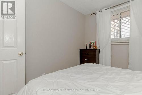 7746 Jubilee Drive, Niagara Falls, ON - Indoor Photo Showing Bedroom