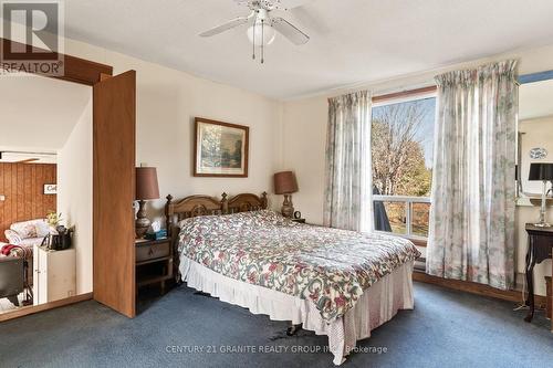 20 Camelot Place, Kawartha Lakes, ON - Indoor Photo Showing Bedroom