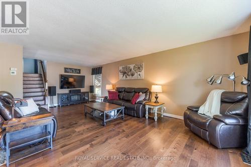 613 Christopher Road, Peterborough (Ashburnham), ON - Indoor Photo Showing Living Room