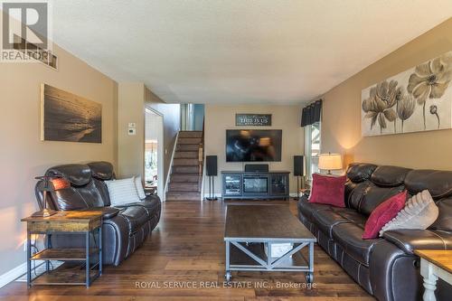 613 Christopher Road, Peterborough (Ashburnham), ON - Indoor Photo Showing Living Room