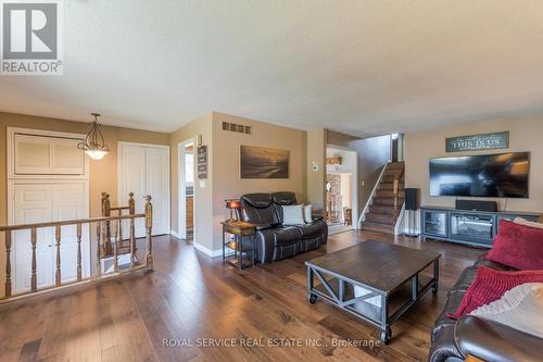 613 Christopher Road, Peterborough (Ashburnham), ON - Indoor Photo Showing Living Room