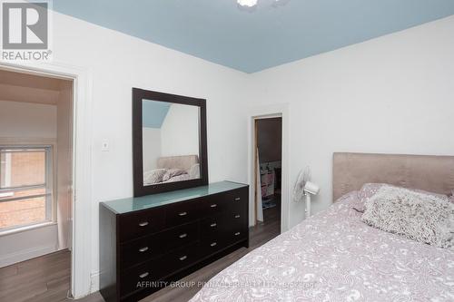 22 St Lawrence Street, Kawartha Lakes (Lindsay), ON - Indoor Photo Showing Bedroom