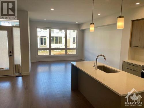 370 Walden Drive, Ottawa, ON - Indoor Photo Showing Kitchen