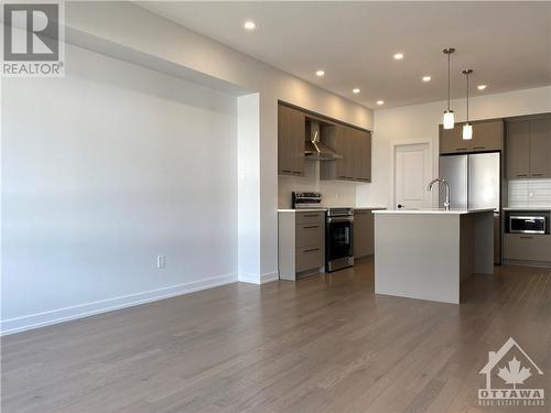 370 Walden Drive, Ottawa, ON - Indoor Photo Showing Kitchen With Upgraded Kitchen