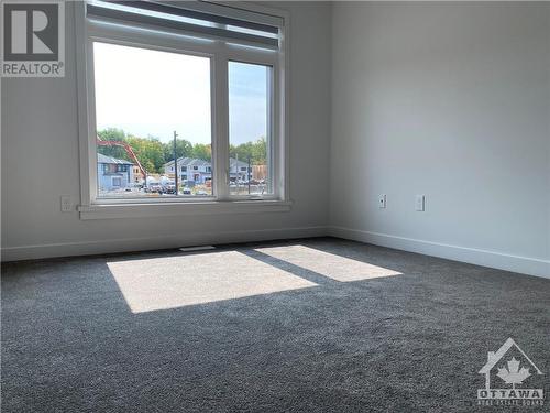 370 Walden Drive, Ottawa, ON - Indoor Photo Showing Other Room