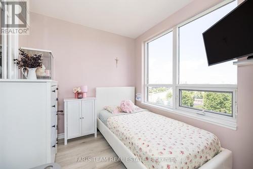 701 - 9235 Jane Street, Vaughan, ON - Indoor Photo Showing Bedroom