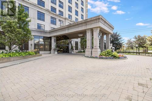 701 - 9235 Jane Street, Vaughan, ON - Outdoor