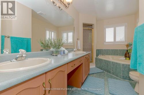 268 Cresthaven Road, Brampton, ON - Indoor Photo Showing Bathroom