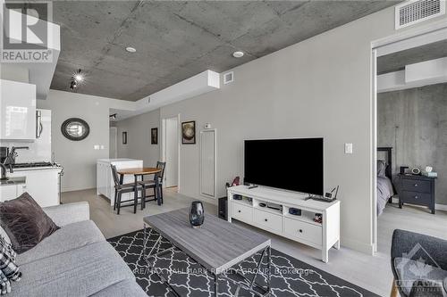 1010 - 224 Lyon Street N, Ottawa, ON - Indoor Photo Showing Living Room