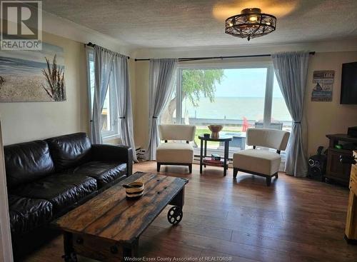 769 Valentino, Lakeshore, ON - Indoor Photo Showing Living Room