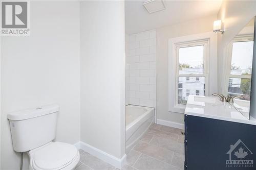 11 Kent Street, Smiths Falls, ON - Indoor Photo Showing Bathroom