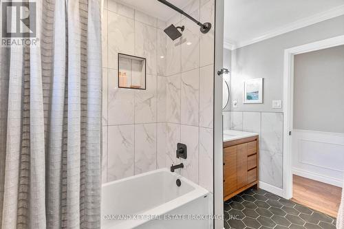 146 Byron Avenue, Thames Centre (Dorchester), ON - Indoor Photo Showing Bathroom