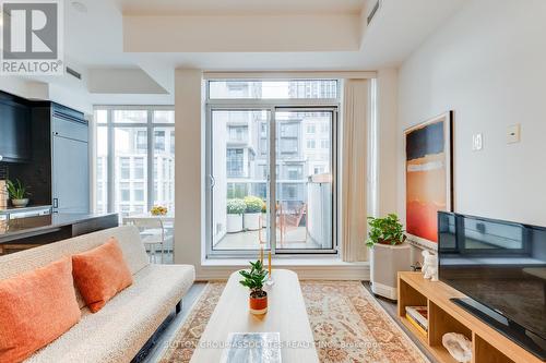 622 - 783 Bathurst Street, Toronto, ON - Indoor Photo Showing Living Room