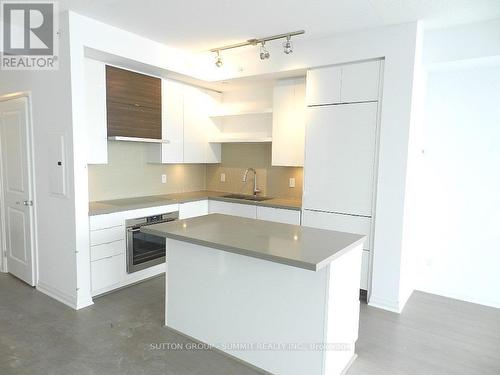 1105 - 59 Annie Craig Drive, Toronto, ON - Indoor Photo Showing Kitchen