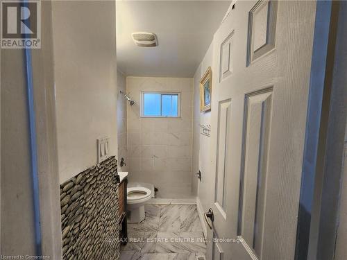 15 Mellenby Street, Hamilton, ON - Indoor Photo Showing Bathroom