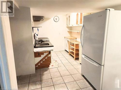 15 Mellenby Street, Hamilton, ON - Indoor Photo Showing Kitchen