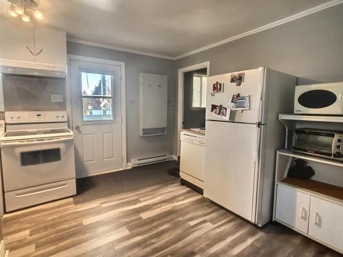 Cuisine - 261  - 263 9E Rue, Shawinigan, QC - Indoor Photo Showing Kitchen