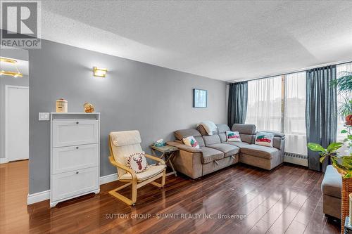 206 - 2556 Argyle Road, Mississauga, ON - Indoor Photo Showing Living Room