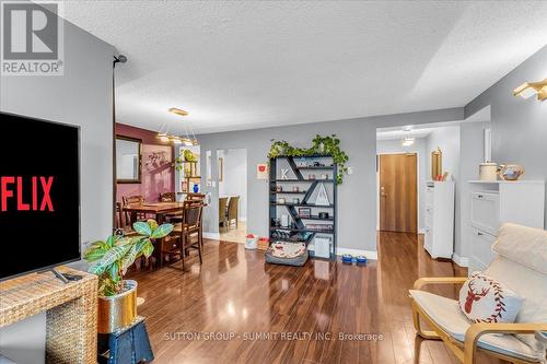 206 - 2556 Argyle Road, Mississauga, ON - Indoor Photo Showing Living Room