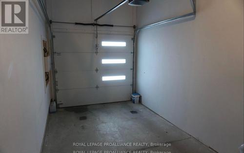 B - 74 Dewal Place, Belleville, ON - Indoor Photo Showing Garage