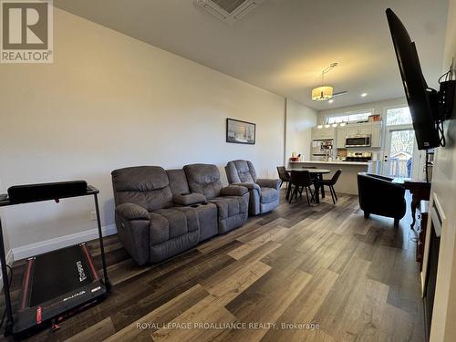 B - 74 Dewal Place, Belleville, ON - Indoor Photo Showing Living Room