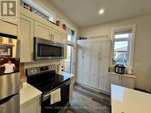 B - 74 Dewal Place, Belleville, ON - Indoor Photo Showing Kitchen