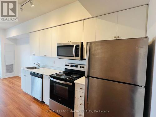 602 - 1 Wellington Street, Brantford, ON - Indoor Photo Showing Kitchen