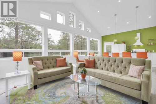 86 Sunrise Drive, Prince Edward County (Ameliasburgh), ON - Indoor Photo Showing Living Room