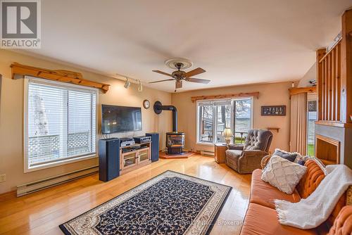 2102 Lakeshore Drive, Ramara, ON - Indoor Photo Showing Living Room