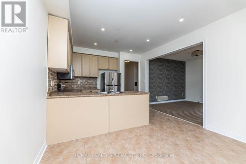 311 Andrews Trail, Milton, ON - Indoor Photo Showing Kitchen