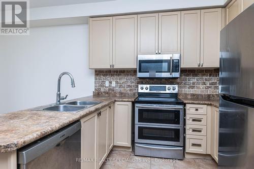 311 Andrews Trail, Milton, ON - Indoor Photo Showing Kitchen With Double Sink With Upgraded Kitchen