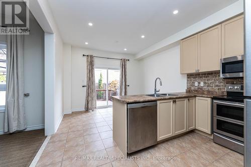 311 Andrews Trail, Milton, ON - Indoor Photo Showing Kitchen With Double Sink With Upgraded Kitchen