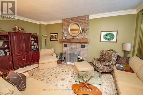 14 Marsh Harbour, Aurora, ON - Indoor Photo Showing Living Room With Fireplace