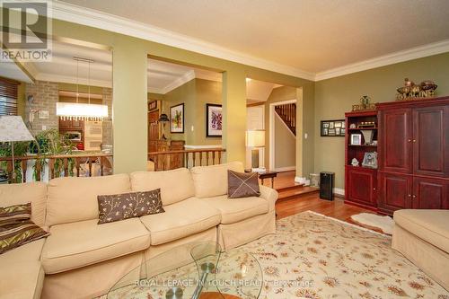 14 Marsh Harbour, Aurora, ON - Indoor Photo Showing Living Room