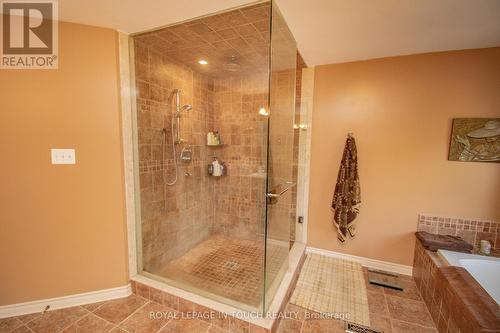 14 Marsh Harbour, Aurora, ON - Indoor Photo Showing Bathroom