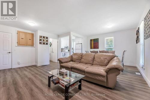 112922 Highway 7, Addington Highlands, ON - Indoor Photo Showing Living Room