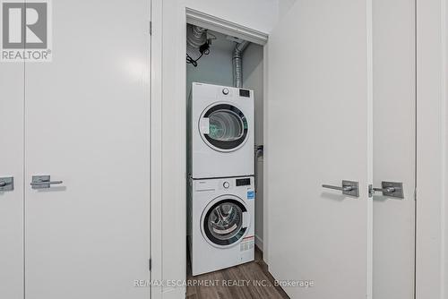 209 - 479 Charlton Avenue E, Hamilton, ON - Indoor Photo Showing Laundry Room